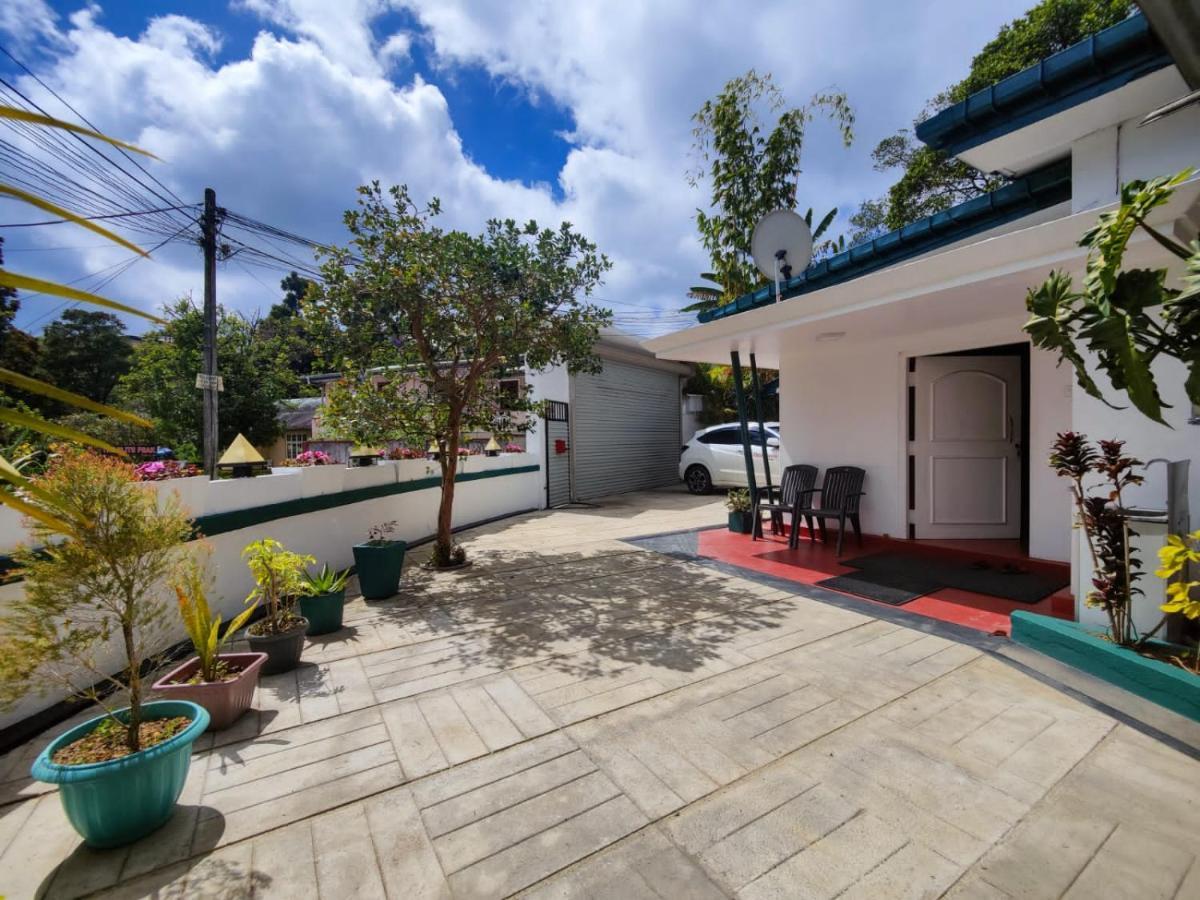 Kpl Holiday Homes Hatton Exteriör bild